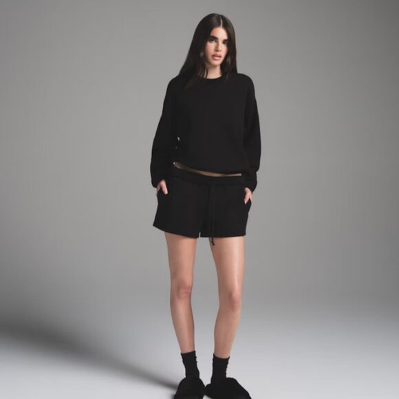 SKIMS Tops - SKIMS Cotton Fleece Classic Crew Sweatshirt Womens Large Onyx Black Sweater USA